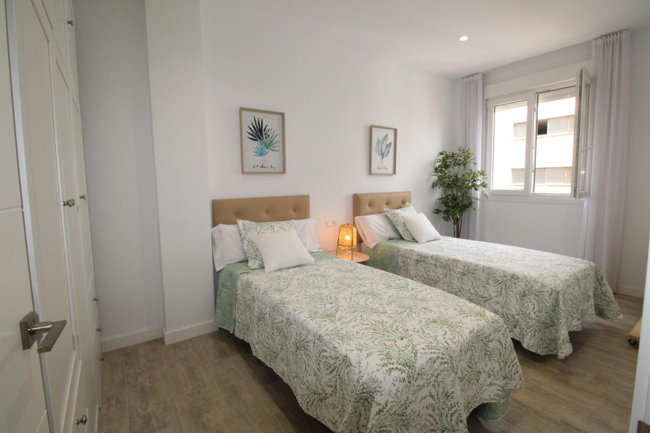 マラガDel Parque Flats Puertoアパートメント エクステリア 写真